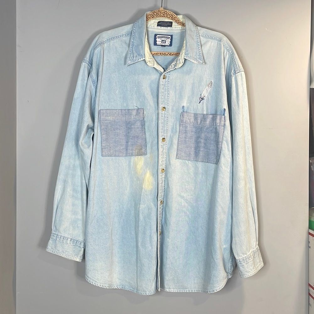 🦅Vintage 🦅 Lee Chambray Embroidered Button Down
